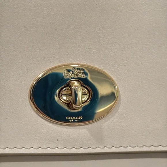 Coach Bag Cream Leather Wallet Gold Chain Crossbody - Picture 16 of 17